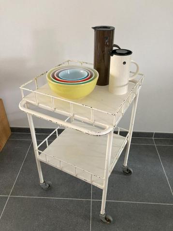 Vintage ziekenhuis roltafel beschikbaar voor biedingen