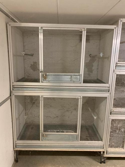 2 grote kweekkooien, Animaux & Accessoires, Oiseaux | Cages & Volières, Utilisé, Cage d'élevage, Aluminium, Enlèvement ou Envoi