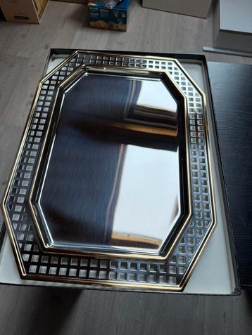 Inox schaal beschikbaar voor biedingen