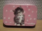 Kleine metalen doos (kat) (lengte 9/breedte 6/H: 2 cm), Verzenden, Zo goed als nieuw, Overige, Overige merken