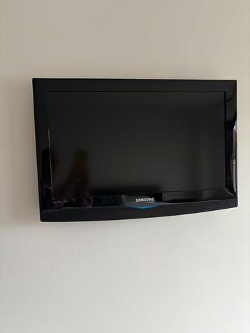 Samsung tv met staander beschikbaar voor biedingen