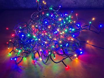 KERSTSLINGER MET GEKLEURDE LAMPJES. PERFEKTE STAAT beschikbaar voor biedingen