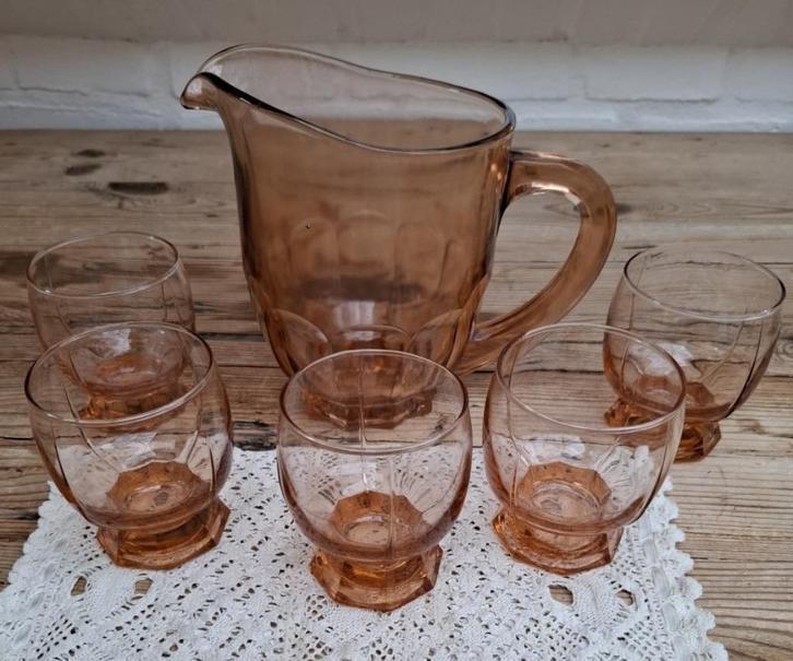 Grote Franse zware roze glazen kan met 5 drinkglazen, Antiek en Kunst, Curiosa en Brocante, Ophalen of Verzenden