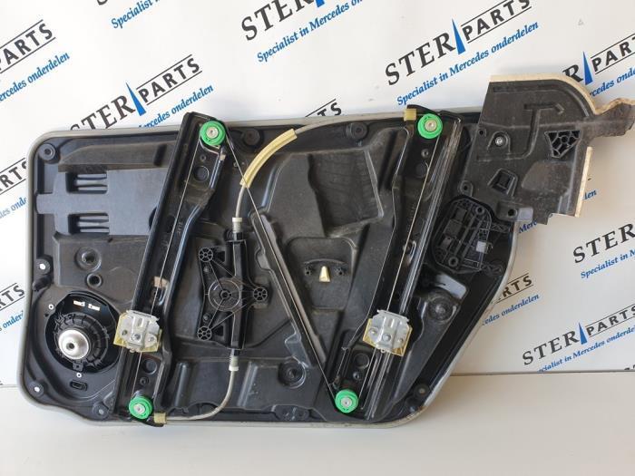 Ruitmechaniek 4Deurs links-voor van een Mercedes GLC-Klasse, Auto-onderdelen, Ruiten en Toebehoren, Mercedes-Benz, Gebruikt, 3 maanden garantie