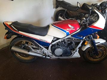Honda vf 750 f interceptor bj 1984 beschikbaar voor biedingen