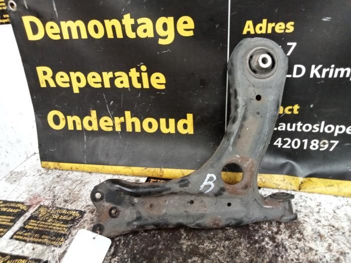 Draagarm rechts-voor van een Volkswagen Polo, Auto-onderdelen, Ophanging en Onderstel, Volkswagen, Gebruikt, 3 maanden garantie