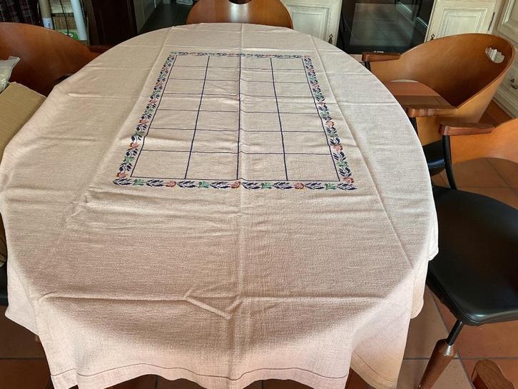 Prachtig in kruissteek genaaid tafelkleed: BOERENBONT BOCH, Huis en Inrichting, Keuken | Servies, Boerenbont, Ophalen of Verzenden