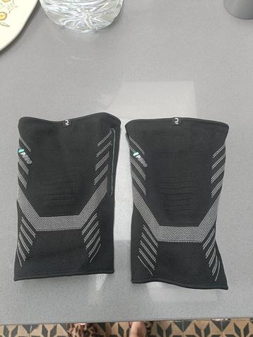 2x kniebrace P500 beschikbaar voor biedingen
