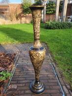 Grand vase en cuivre gravé d'Inde, Enlèvement