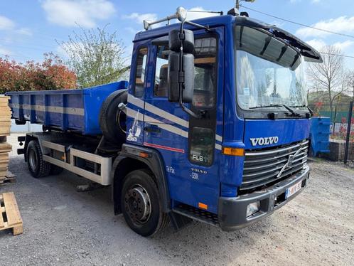 Volvo FL6(11t) avec 4 conteneurs., Auto's, Vrachtwagens, Particulier, Bluetooth, Elektrische buitenspiegels, Elektrische ramen