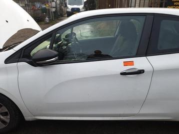 Portière 2portes gauche d'un Peugeot 208 (EWPB) disponible aux enchères