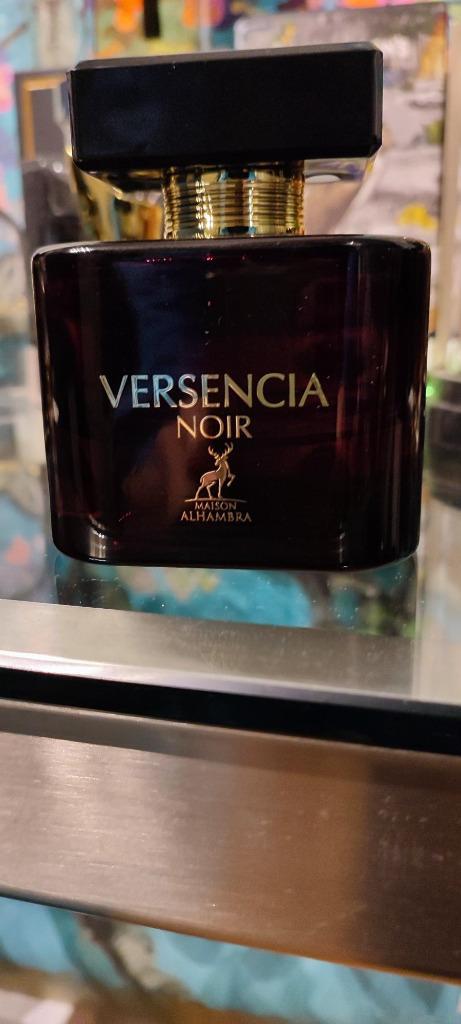 Versencia Noir Maison Alhambra clone de Versace Crystal FULL, Bijoux, Sacs & Beauté, Beauté | Parfums, Utilisé, Enlèvement ou Envoi