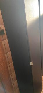 Zwarte staande ikea kast, Huis en Inrichting, Badkamer | Badkamermeubels, Ophalen, (Half)hoge kast, Minder dan 50 cm, Gebruikt