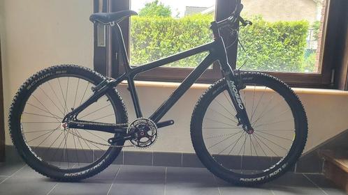 Projet VTT 26 pouces en fibre de carbone de 7,2 kg, Fietsen en Brommers, Fietsen | Mountainbikes en ATB, Zo goed als nieuw, Minder dan 45 cm