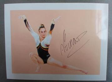 Gesigneerde foto van Nina Derwael.  beschikbaar voor biedingen
