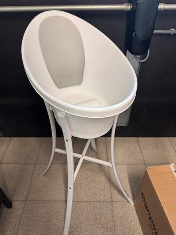 Babybadje Schnuggle met staander beschikbaar voor biedingen
