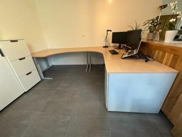 bureau beschikbaar voor biedingen