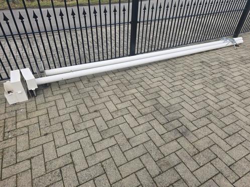 Twee palen voor camera bewaking., Doe-het-zelf en Bouw, Metalen, Gebruikt, Ophalen