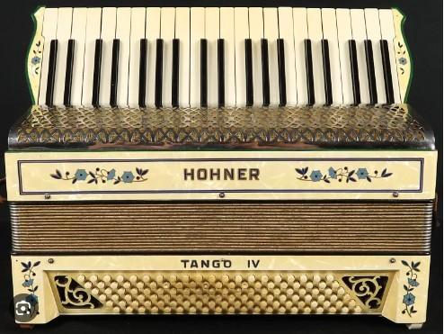 Vintage Hohner Accordion Tango IV, Muziek en Instrumenten, Accordeons, Gebruikt, Toetsaccordeon, 120-bas, Hohner, Ophalen