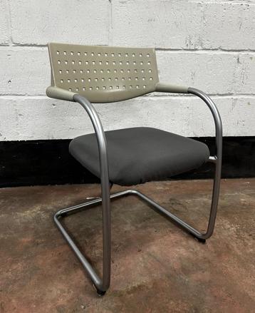 Vitra Visavis design stoelen 1998 beschikbaar voor biedingen