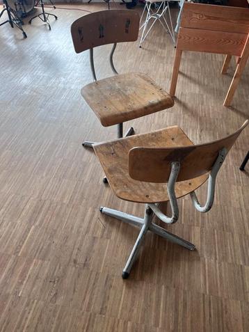 2 retro schoolstoelen beschikbaar voor biedingen
