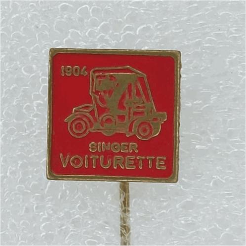 SP1027 Speldje Singer Voiturette 1904 rood, Collections, Broches, Pins & Badges, Utilisé, Enlèvement ou Envoi
