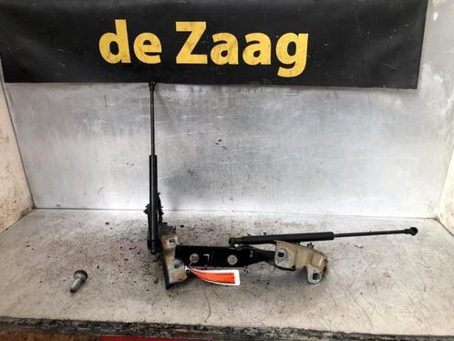 Motorkap Scharnier van een Alfa Romeo Giulietta, Auto-onderdelen, Overige Auto-onderdelen, Alfa Romeo, Gebruikt, 3 maanden garantie