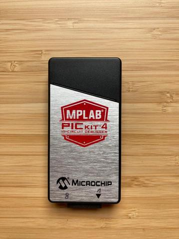 Microchip Mplab Pickit4 programmeur, 1x gebruikt, als nieuw. beschikbaar voor biedingen