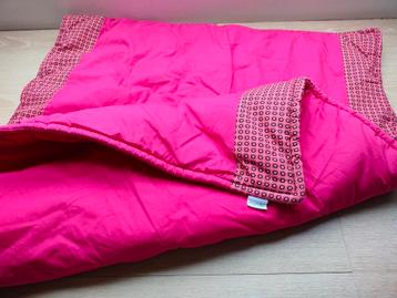 Dekbed voor op de grond voor de baby.  beschikbaar voor biedingen