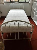 Vintage éénpersoonsbed met zo goed als nieuwe lattenbodem, Huis en Inrichting, Slaapkamer | Bedden, Ophalen, 90 cm, Eenpersoons