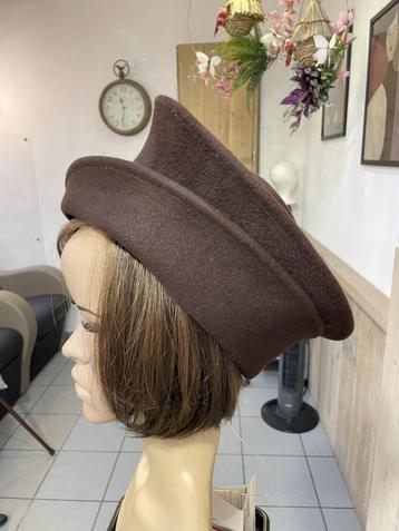 Hoed  Belgian Designer Elvis Pompilio  beschikbaar voor biedingen