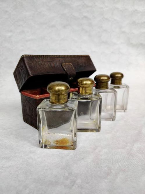 Reisset Cologne Set - leren etui / geurflesje parfumflesje, Antiek en Kunst, Antiek | Kleding en Textiel, Ophalen of Verzenden