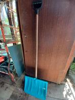 Kunststof schep met houten steel in zeer goede staat, Jardin & Terrasse, Outils à main, Enlèvement, Utilisé, Pelle