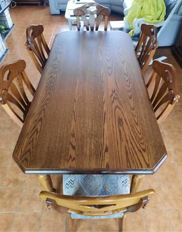 heel mooi eiken eettafel met 6 eiken zware mooie stoelen beschikbaar voor biedingen