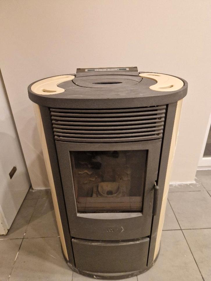 pelletkachel edilkamin iris plus ( met werk aan ), Huis en Inrichting, Kachels, Gebruikt, Vrijstaand, Pelletkachel, Ophalen