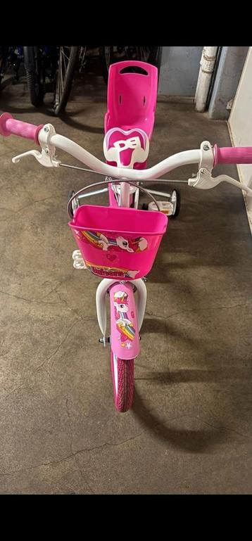 Deux vélos pour enfants âgés de 7 ans et 3 ans à vendre immé beschikbaar voor biedingen