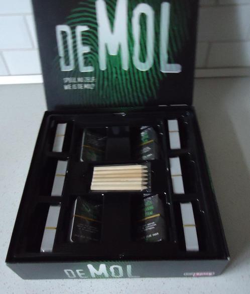 Wie is de Mol bordspel van Just2Play als Nieuw !!, Hobby en Vrije tijd, Gezelschapsspellen | Bordspellen, Zo goed als nieuw, Een of twee spelers