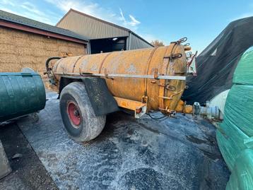 Mest tank / water tank met drink bak beschikbaar voor biedingen