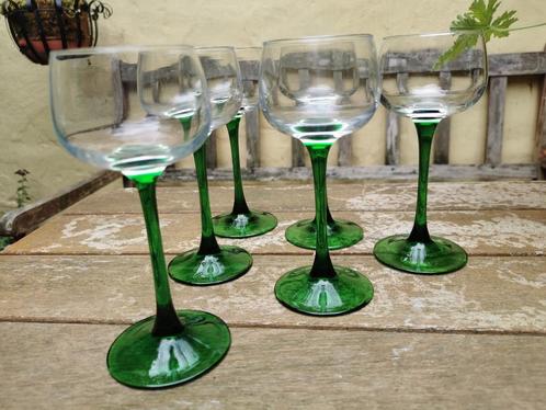 10x Vintage wijnglazen met groene voet, Luminarc France, Antiek en Kunst, Antiek | Glaswerk en Kristal, Ophalen of Verzenden