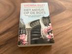 Roman “Het meisje op de rots” - Lucinda Riley”, Boeken, Romans, Ophalen, Nieuw, Lucinda Riley