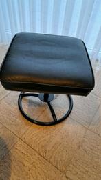 Prachtig voetbankje in kunstleer + metalen sterk voetstuk !, Enlèvement ou Envoi