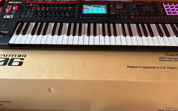 ROLAND FANTOM 06, Muziek en Instrumenten, Overige Muziek en Instrumenten, Zo goed als nieuw, Ophalen