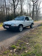 Zeer mooie escort 1300 benzine, Auto's, Voorwielaandrijving, Escort, Stof, USB