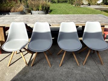 4 eetkamerstoelen  beschikbaar voor biedingen