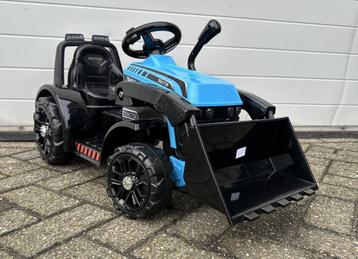 Tractor blauw 6V + trailer, softstart afstandsbediening beschikbaar voor biedingen