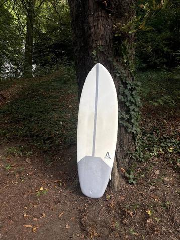 Surfplank Softdog Alpha series 5"6 incl. vinnen (nieuwstaat) beschikbaar voor biedingen