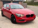 BMW 1 SERIE ✅ 114i BENZINE AIRCO CARPLAY PDC GARANTIE, Euro 5, 4 cilinders, Electronic Stability Program (ESP), Rood