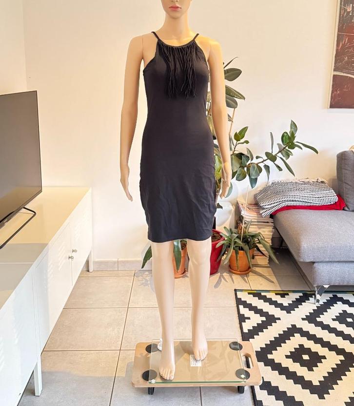Tight black fringe dress (size S) NEW, Kleding | Dames, Jurken, Nieuw, Maat 36 (S), Zwart, Boven de knie, Ophalen of Verzenden