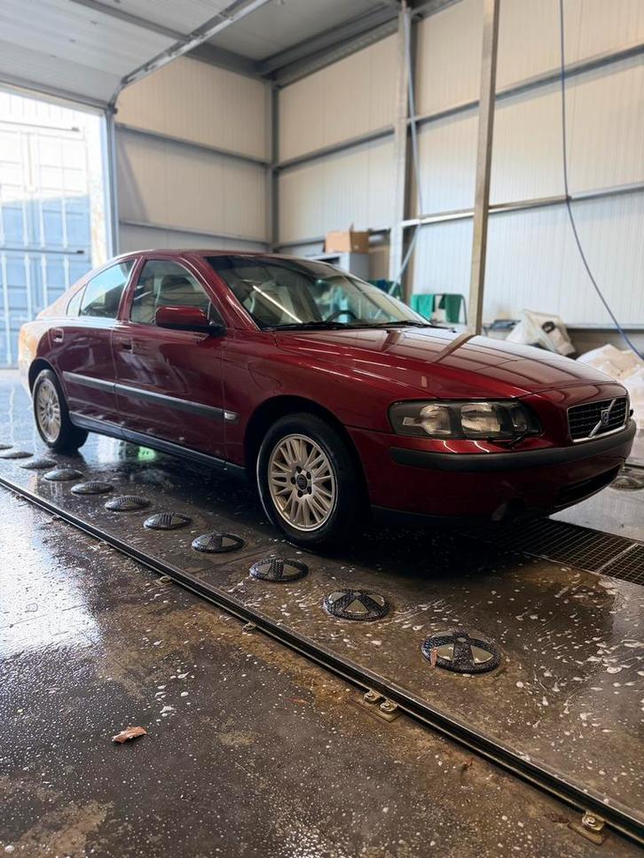 Volvo s60 2.4, Autos, Volvo, Particulier, S60, Sièges chauffants, Essence, Coupé, 5 portes, Boîte manuelle, Rouge, Traction avant