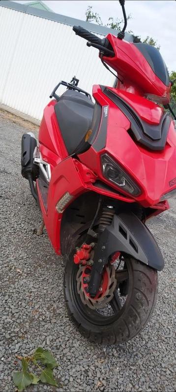 Scooter ksr  a klasse met alle papieren 575 euro  beschikbaar voor biedingen